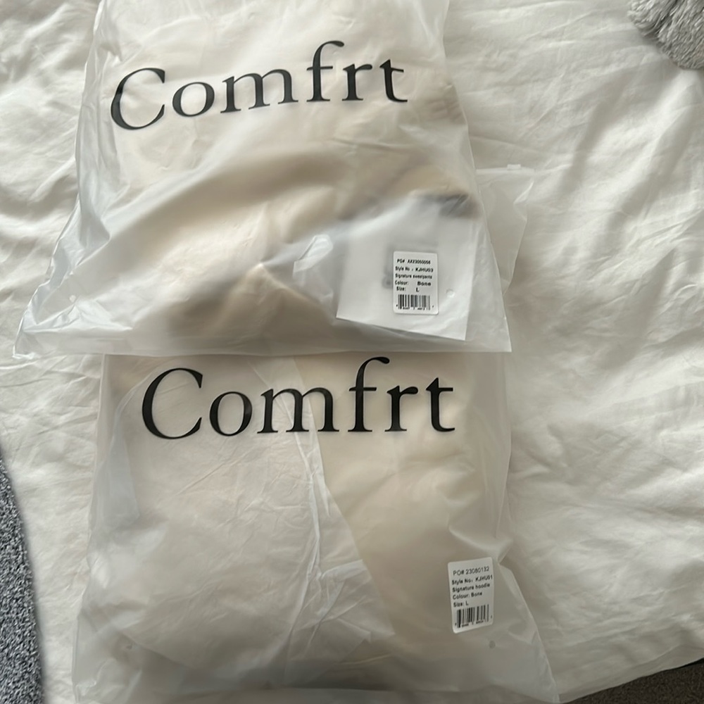 Comfrt sweats in Bone color (dark cream). Size Large (unisex)